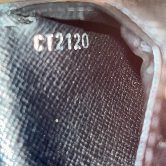 LOUIS VUITTON logo slender foldable card holder wallet in great condition. - Picture 5 of 6